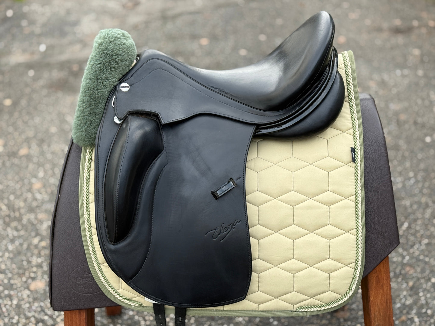 #254 Erreplus Elena Dressursattel 18 Zoll mit Lack