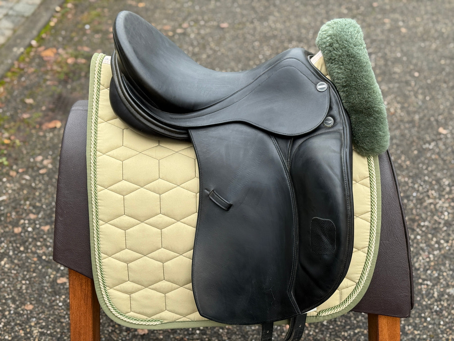 #237 Erreplus Adelinde Dressursattel 17 Zoll 34