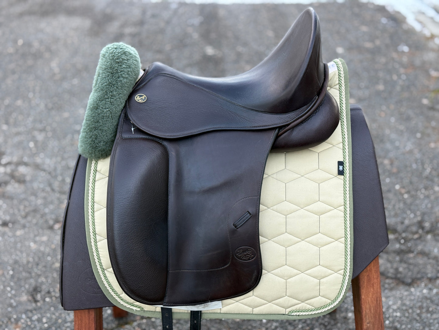 #K184 Hennig MFT Monoblatt Dressursattel 17,5 Zoll aus 2022 braun