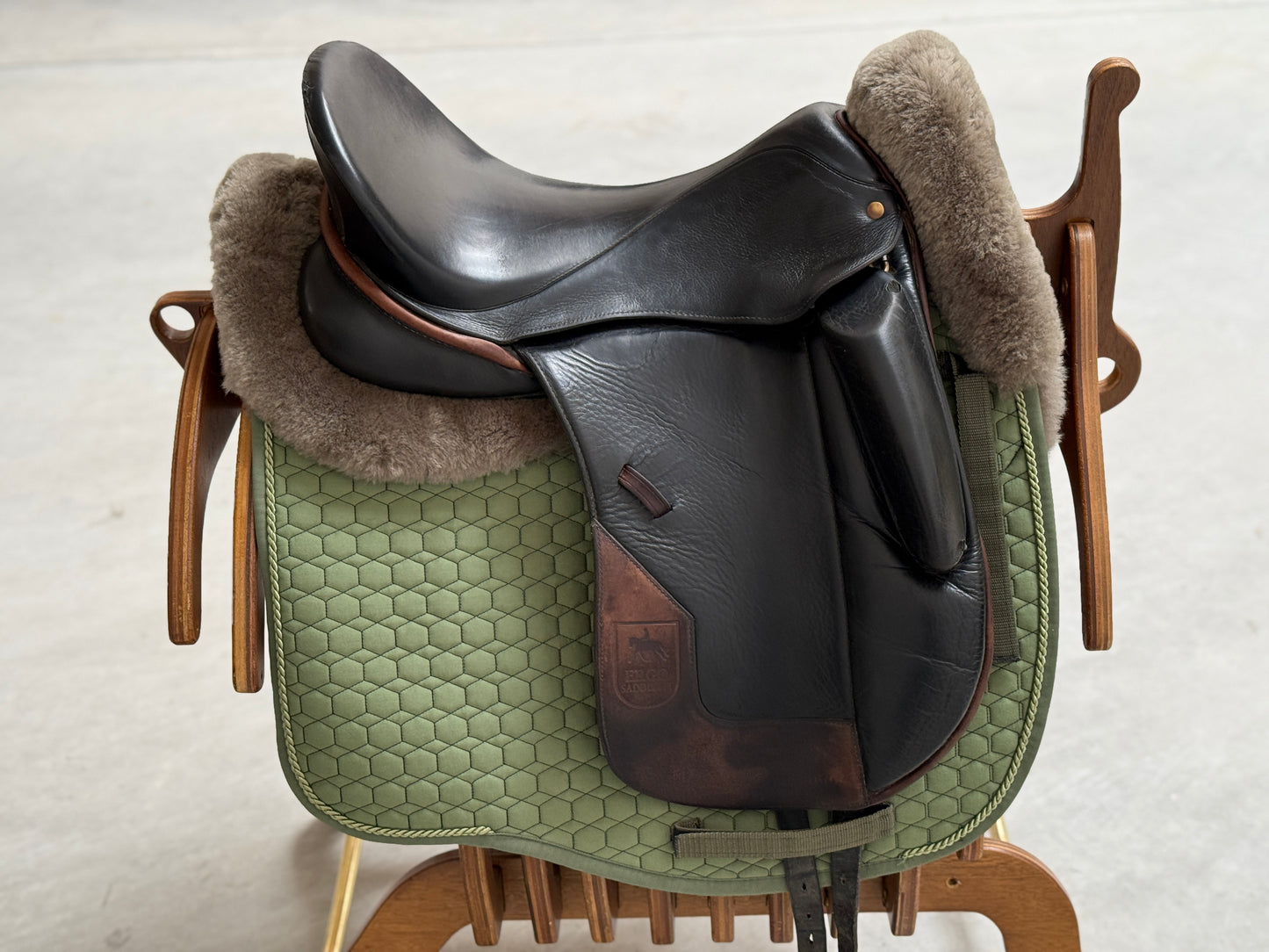 Hennig ESF Ergo Saddlefit Platin Dressursattel Monoblatt 17,5 Zoll