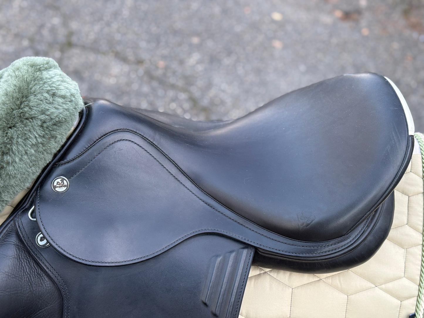 #233 Prestige Synchrony CPS Springsattel 17 Zoll 32 +A