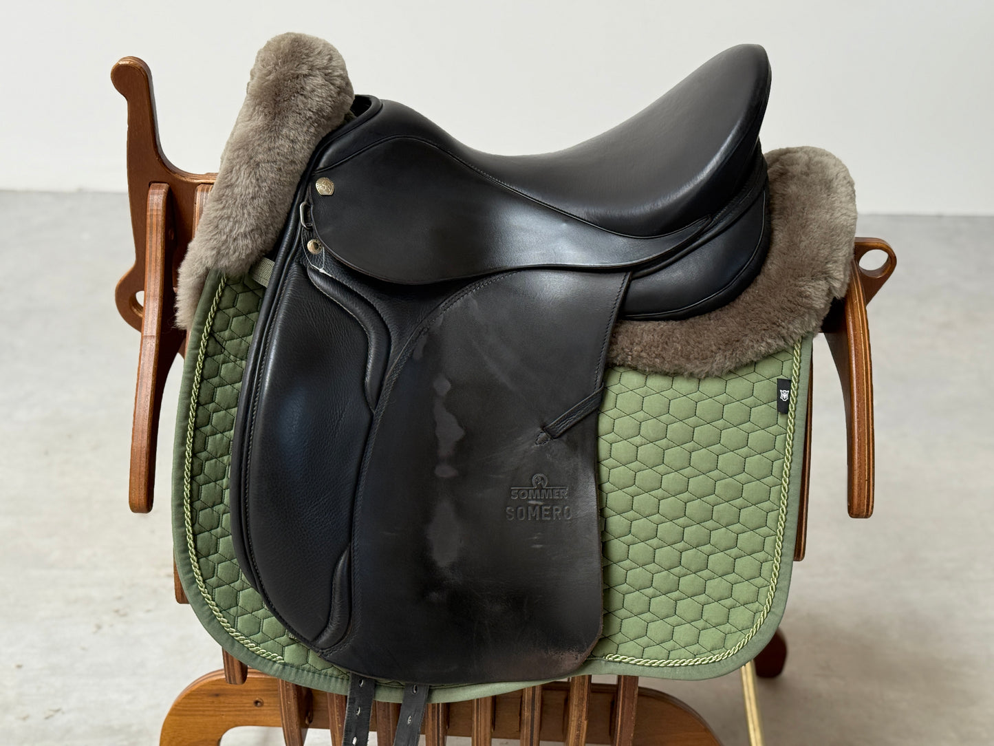 Sommer Somero Dressursattel 17,5 Zoll Protection Kissen aus 2023
