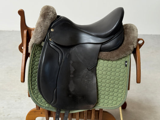 Sommer Somero Dressursattel 17,5 Zoll Protection Kissen aus 2023