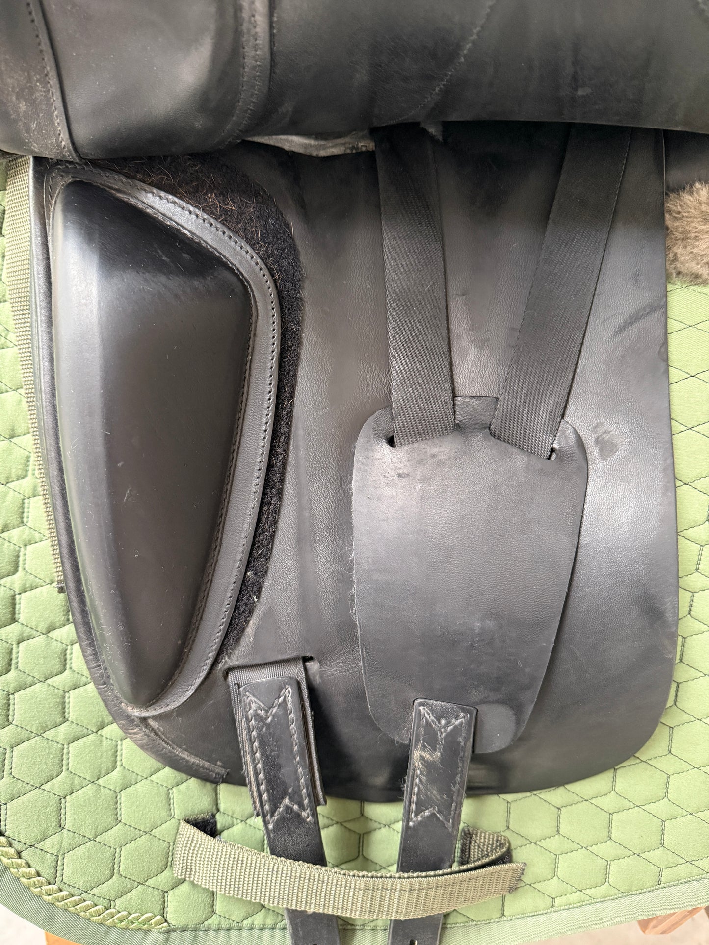 Amerigo Classic Dressage Grip-Leder Pinerolo Dressursattel 17 Zoll M
