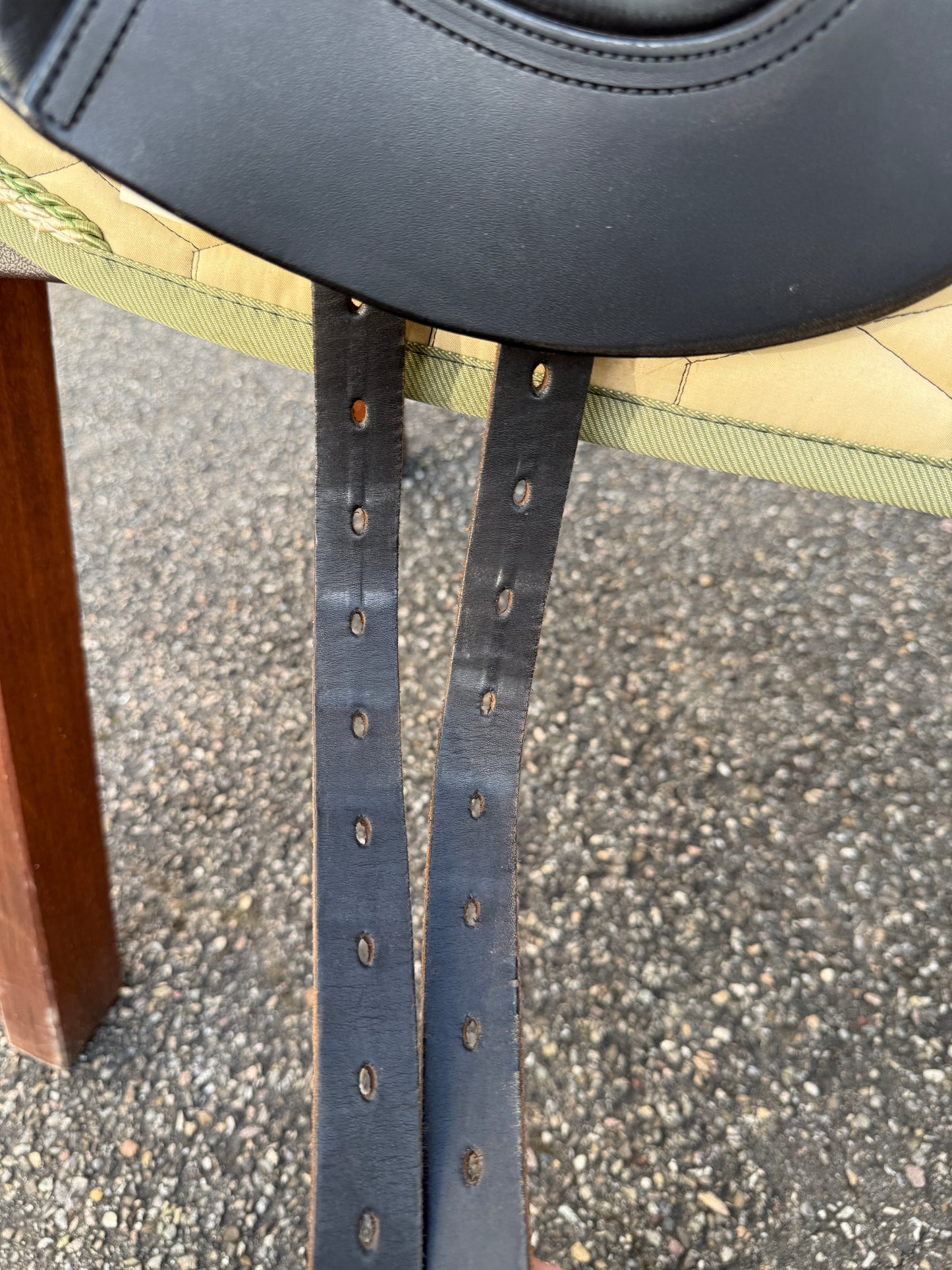 #K145 3S Bentley Dressursattel 17,5 Zoll mit Stabilizerkissen