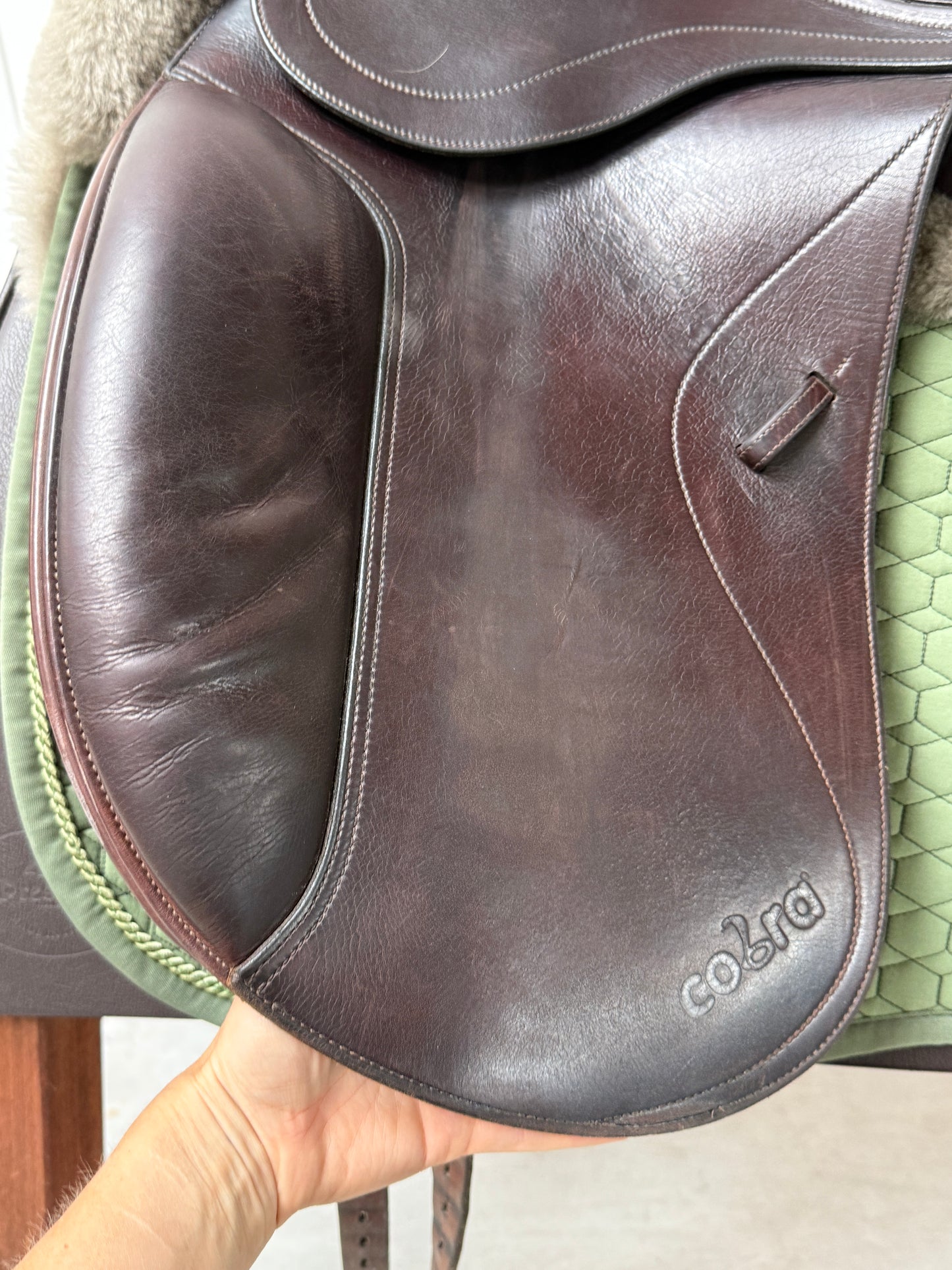 Cobra Dressursattel 17,5 Zoll dunkelbraun doubliert