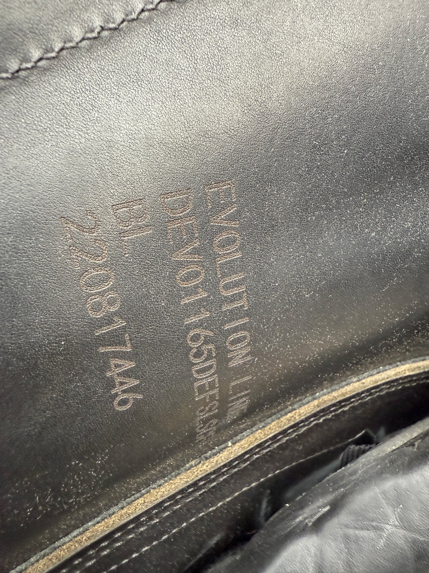 #260 Ikonic Pro Evolution Monoblatt DEV01 Dressursattel 16,5 Zoll