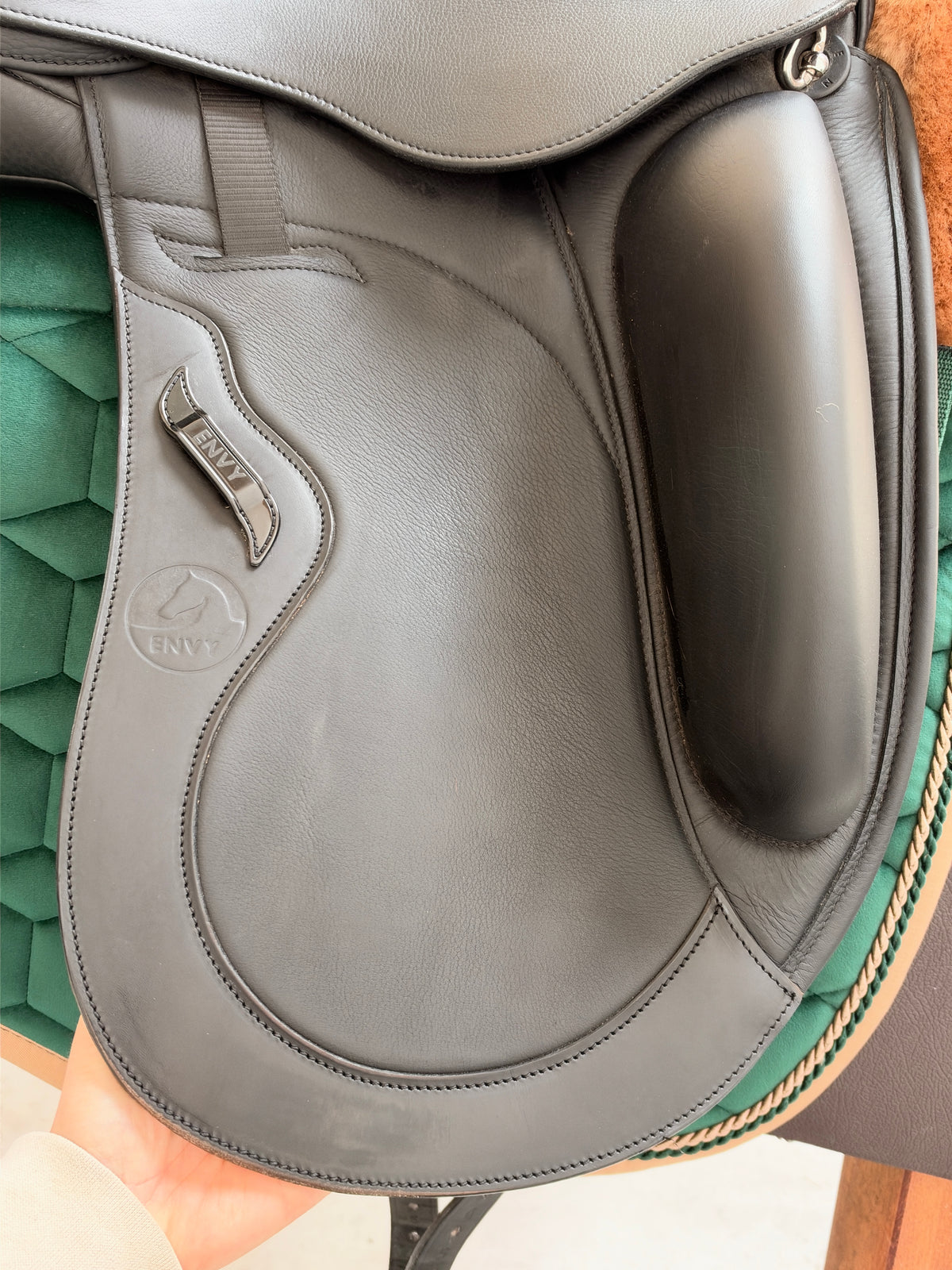 Custom Envy Aviar Dressursattel Aurora 17,5 Zoll wie NEU