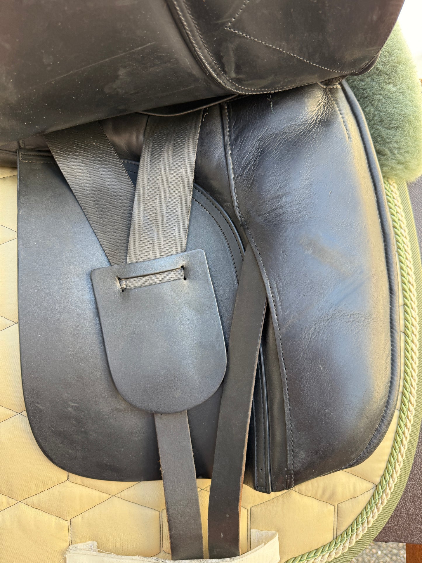 #K145 3S Bentley Dressursattel 17,5 Zoll mit Stabilizerkissen