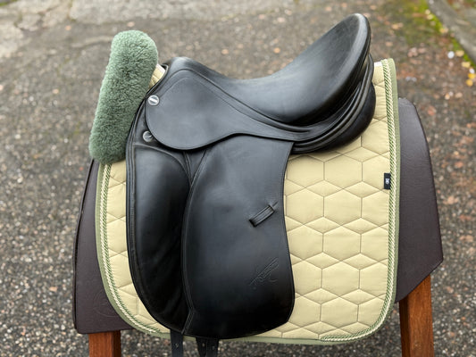 #237 Erreplus Adelinde Dressursattel 17 Zoll 34