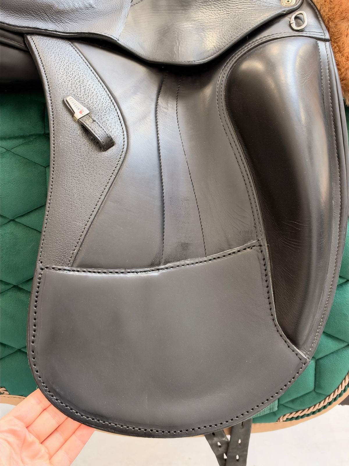 Selleria Equipe Glamour Carbon Dressursattel 17 Zoll