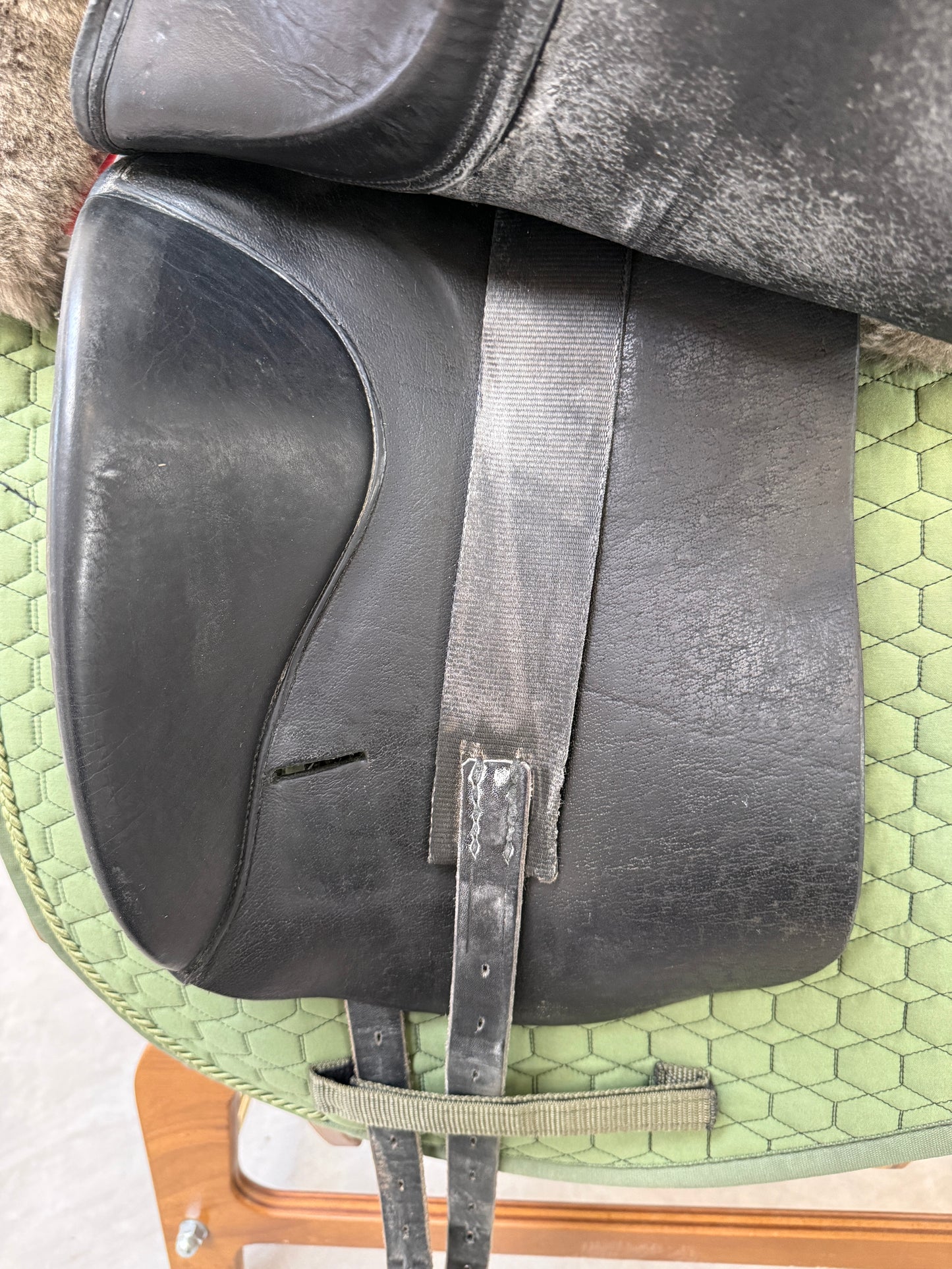 Jaguar Dressursattel 17,5 Zoll MW