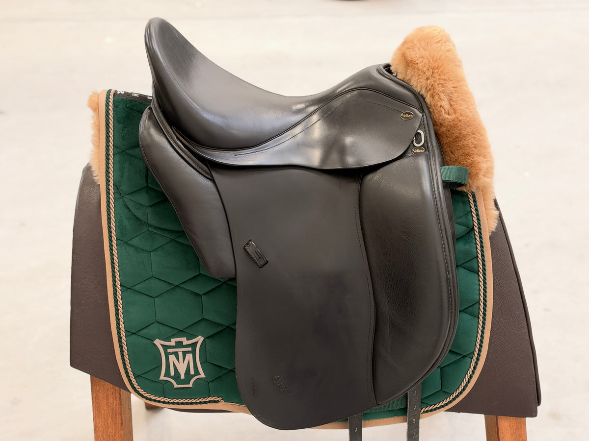 Velicea Onyx Dressursattel 17,5 Zoll mit Doma Vaquero Kissen
