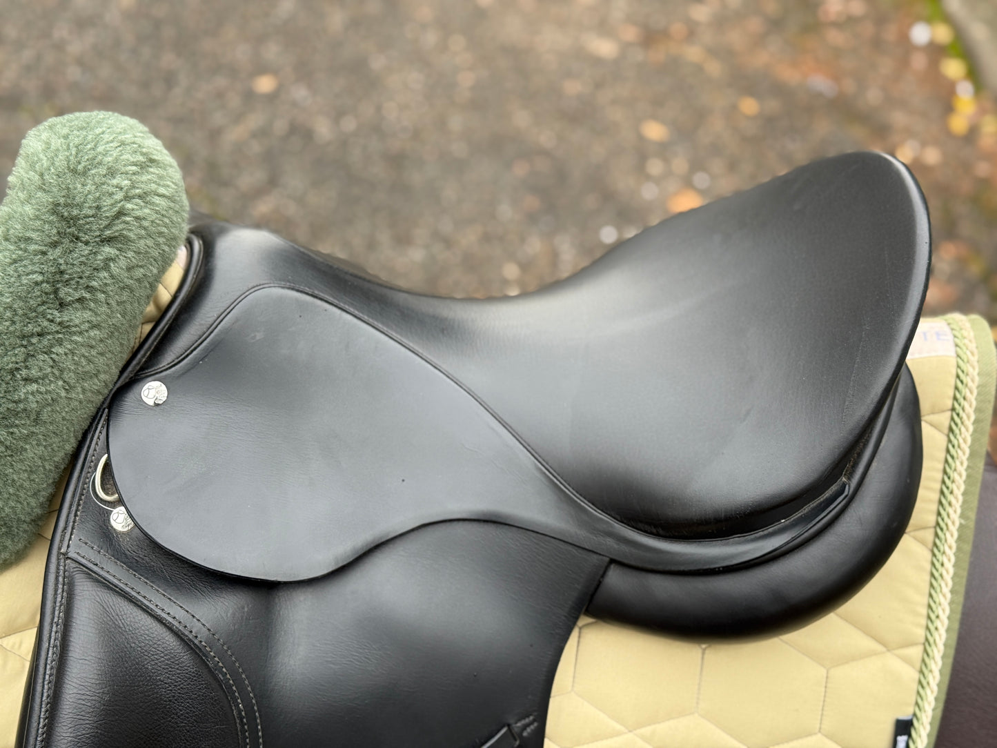#229 Röösli Classic Pilatus Dressursattel 17,5 Zoll schwarz aus 2023