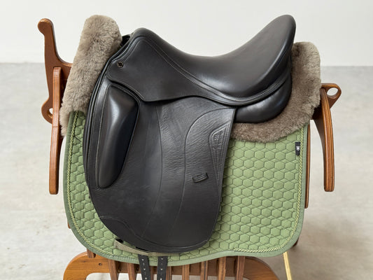 Equiline E9 Dressursattel 17 Zoll Monoblatt - extrem kurz & viel Widerristfreiheit