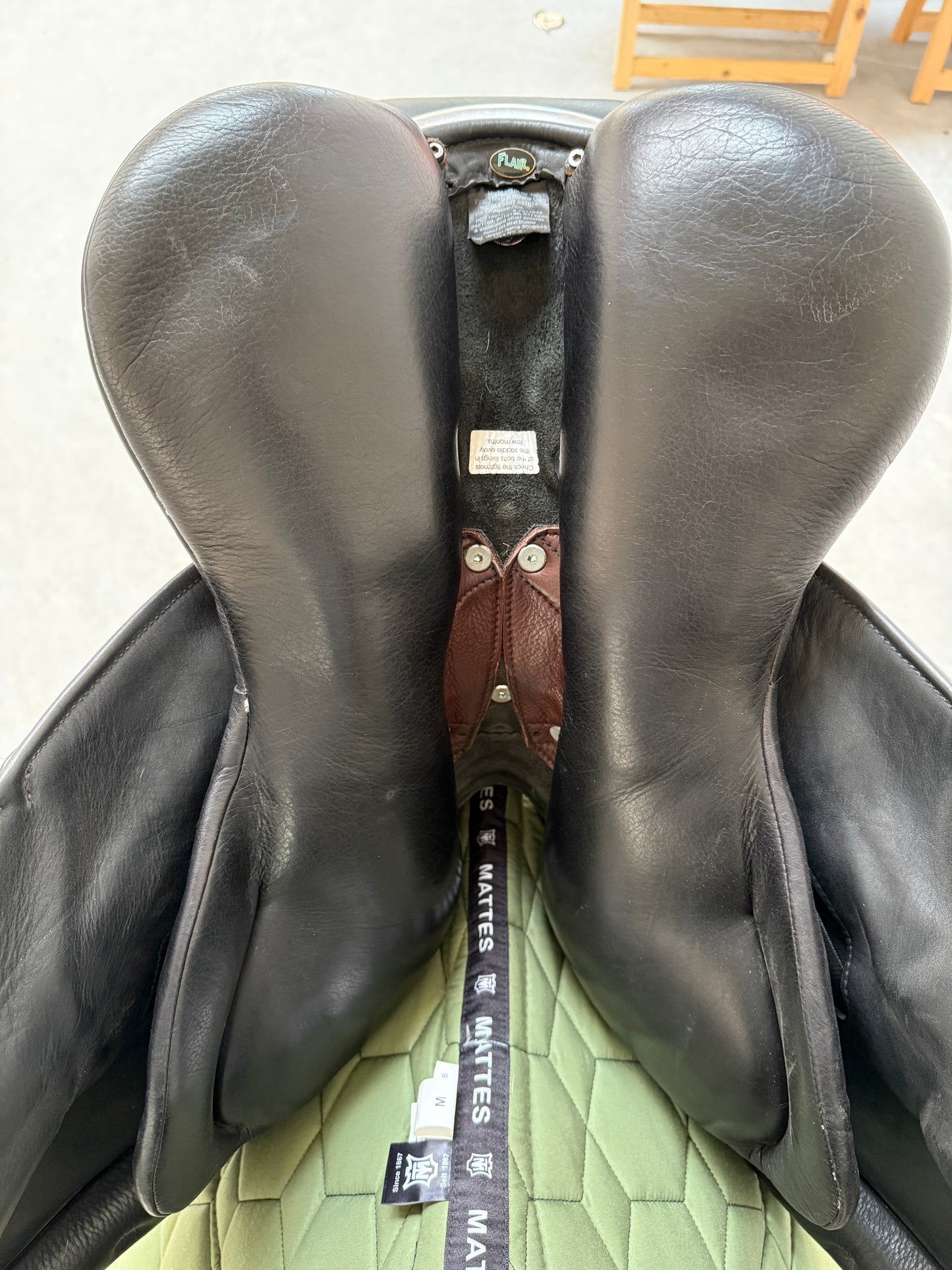 WOW Springsattel Eventingsattel 17,5 Zoll Monoblatt Luftkissen