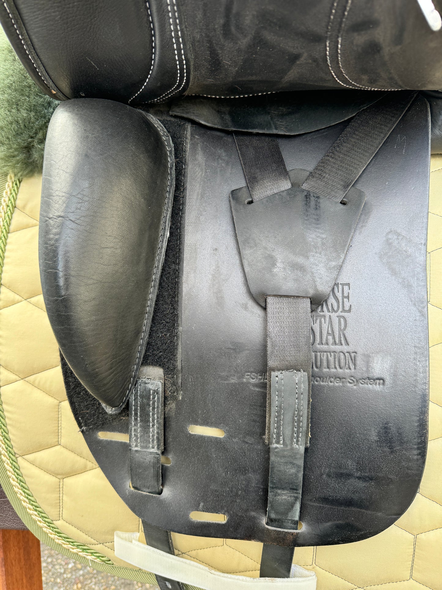 Horse Star Revolution Dressursattel 17 Zoll neuwertig aus 2019