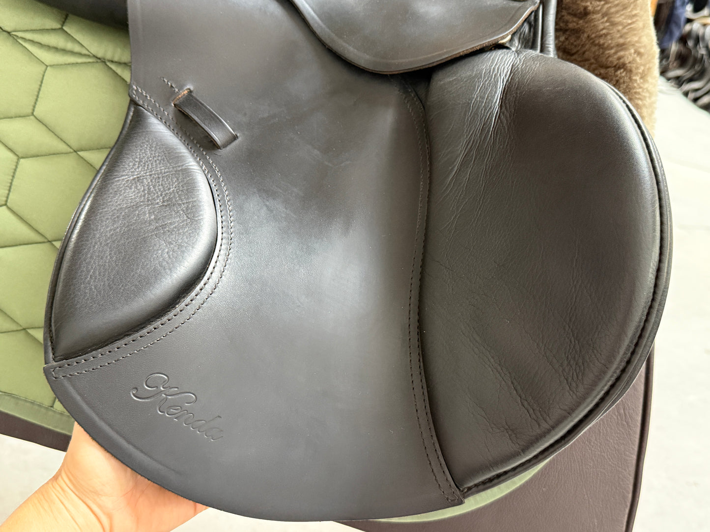 Velicea Kenda Springsattel 18 Zoll breite Kammer