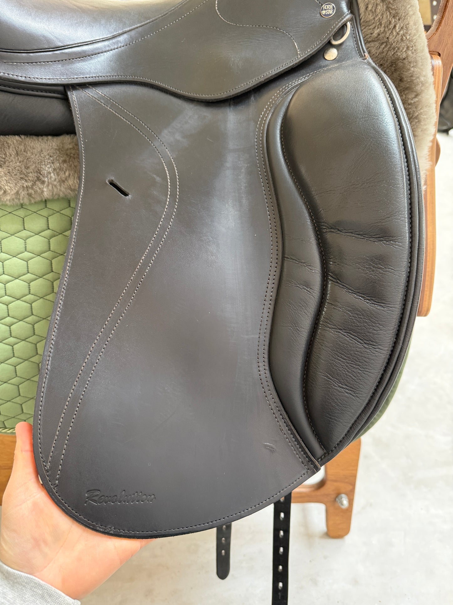 Horse Star Revolution Dressursattel 17,5 Zoll aus 2022