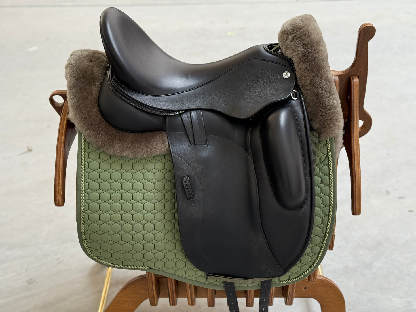 Patrick Saddlery Dressursattel 17,5 Zoll Monoblatt wie Custom - breit & hoher Rist