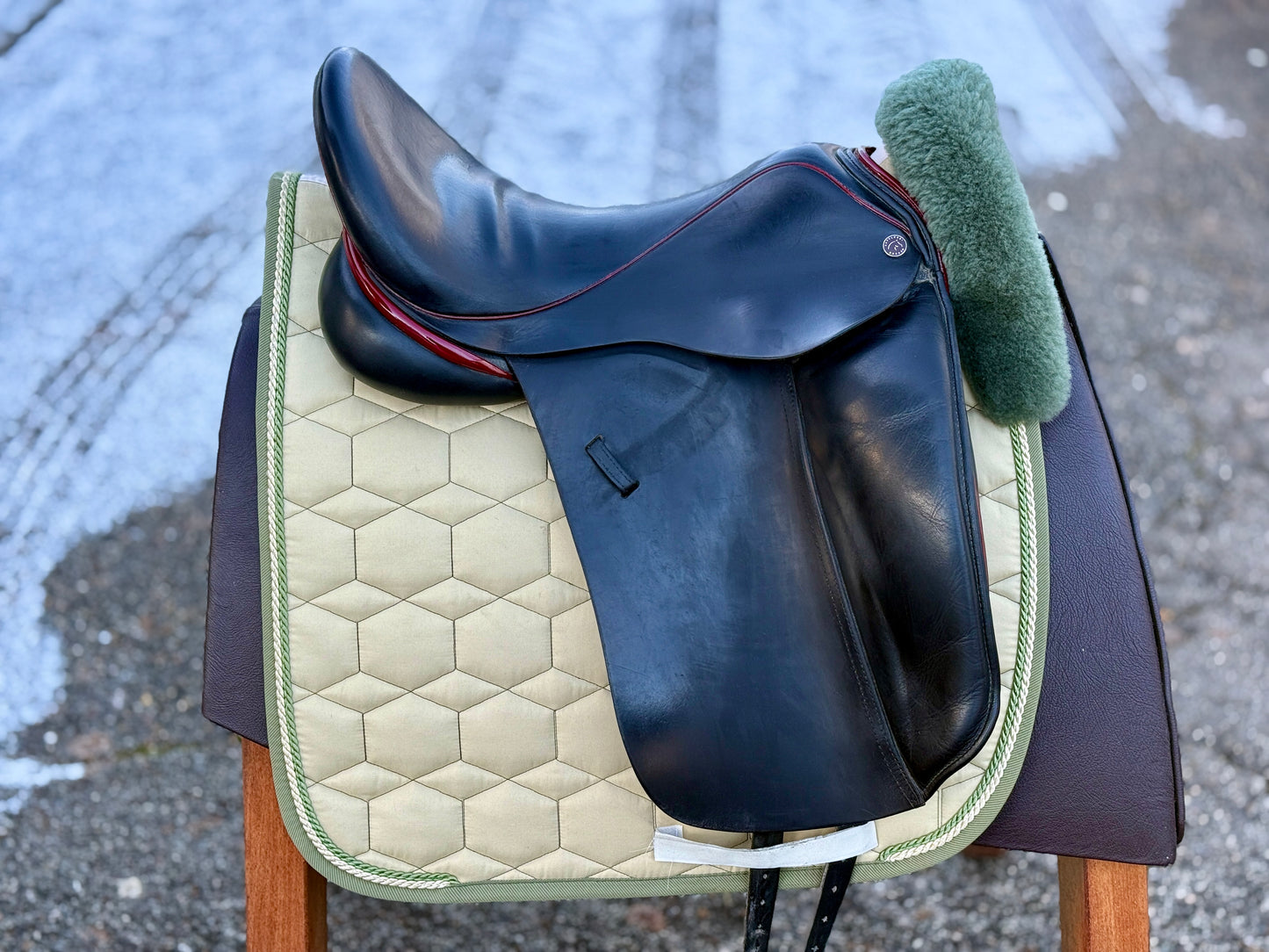 #265 Dresch Dressursattel 18 Zoll Klettpauschen