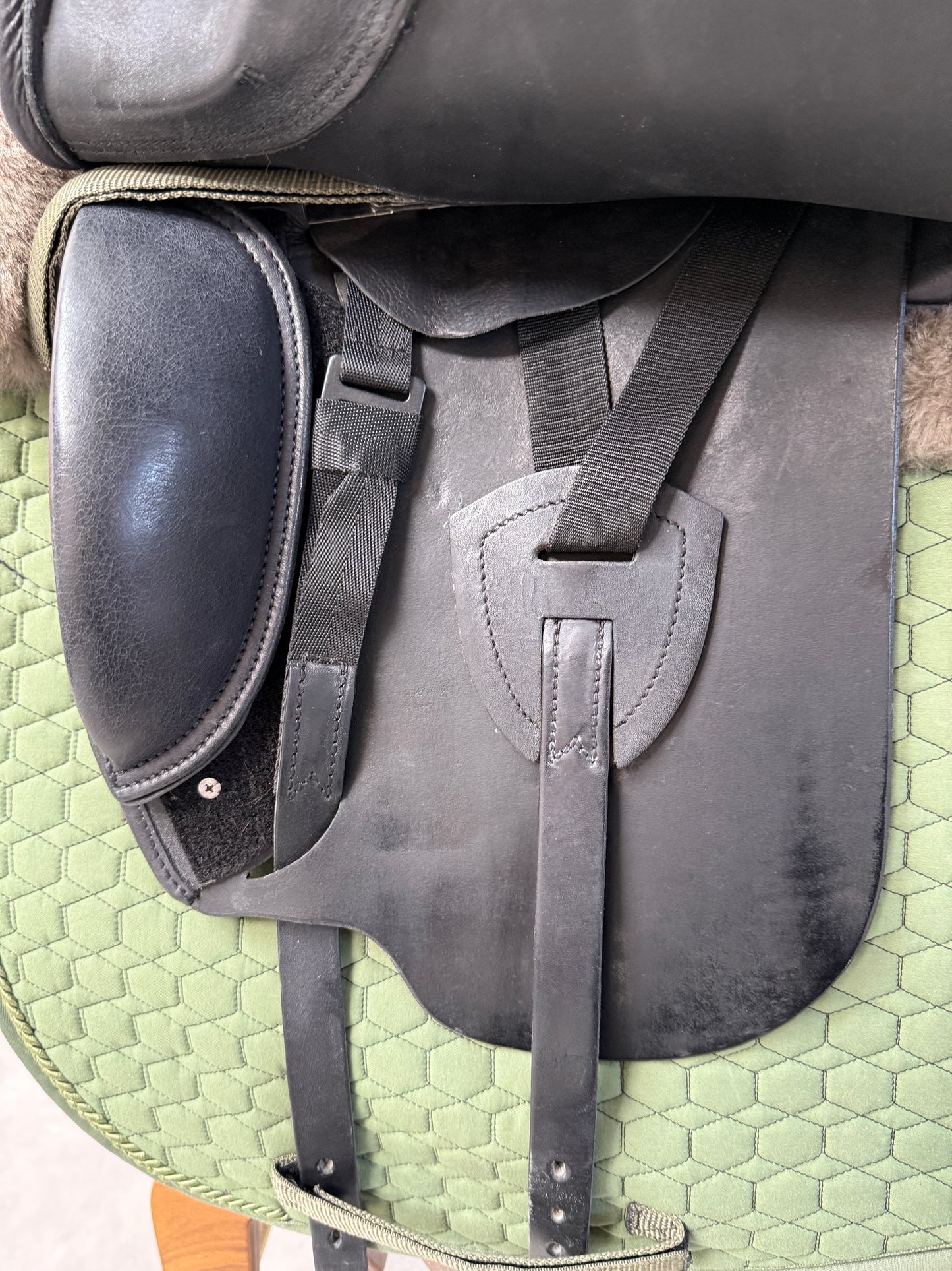 Jorge Canaves P3 Dressursattel 17,5 Zoll halbtief Glitzer