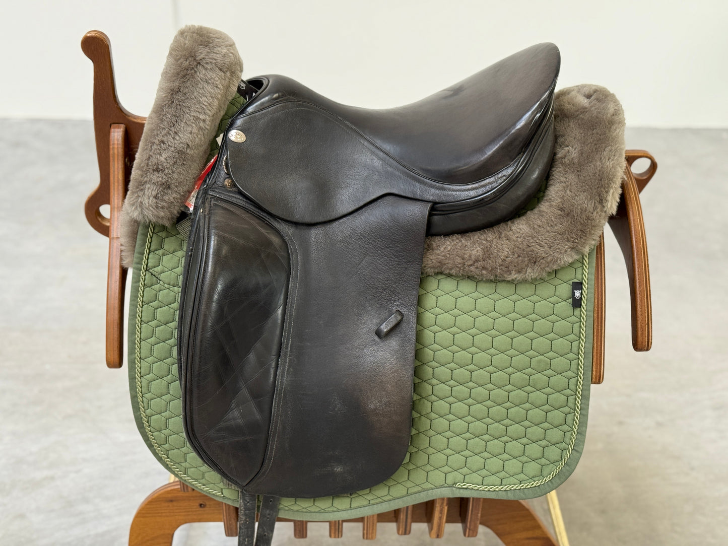 Jaguar Dressursattel 17,5 Zoll MW