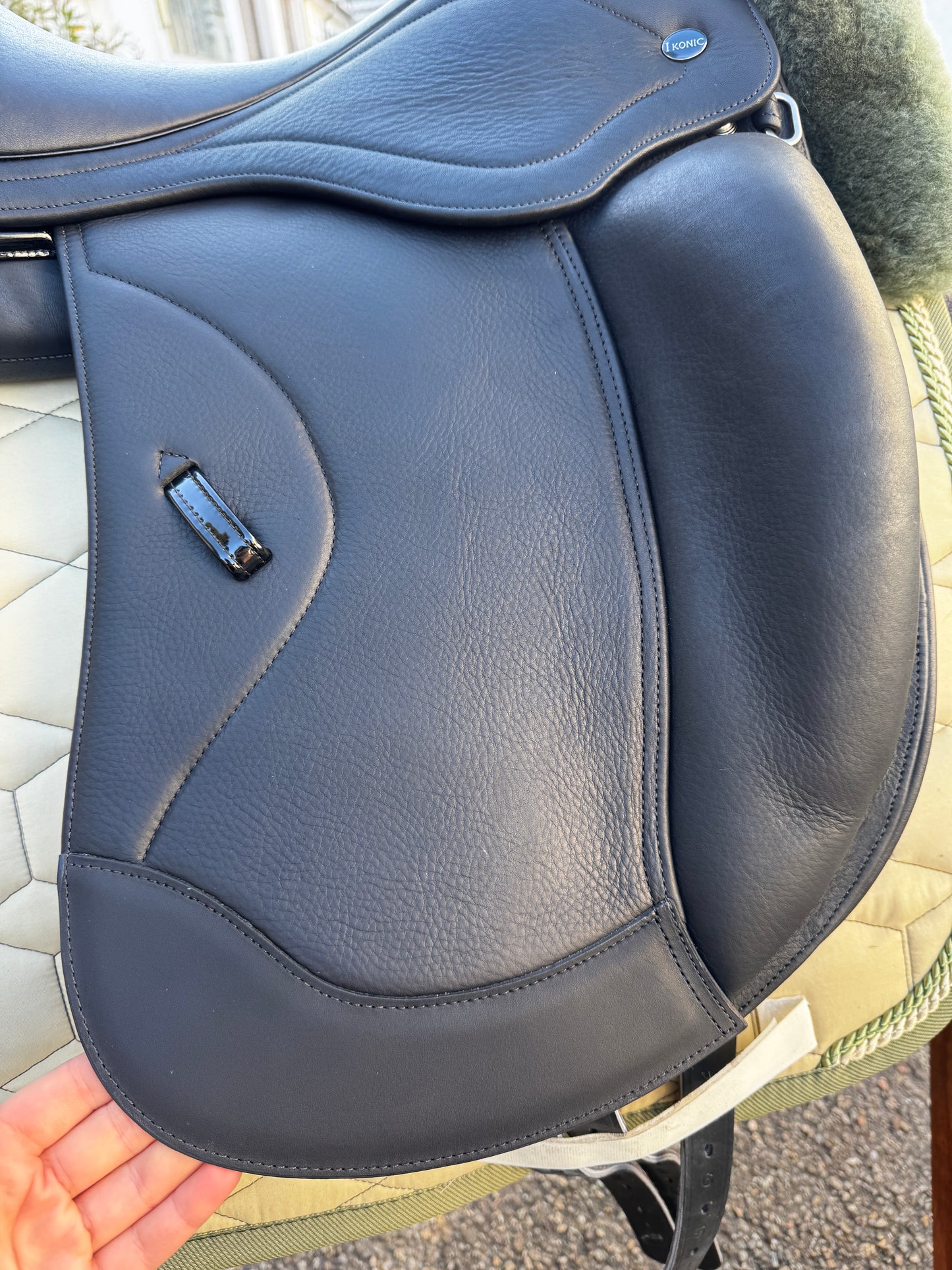 Ikonic Light Dressursattel Monoblatt Hybrid 16,5 Zoll Vorführsattel