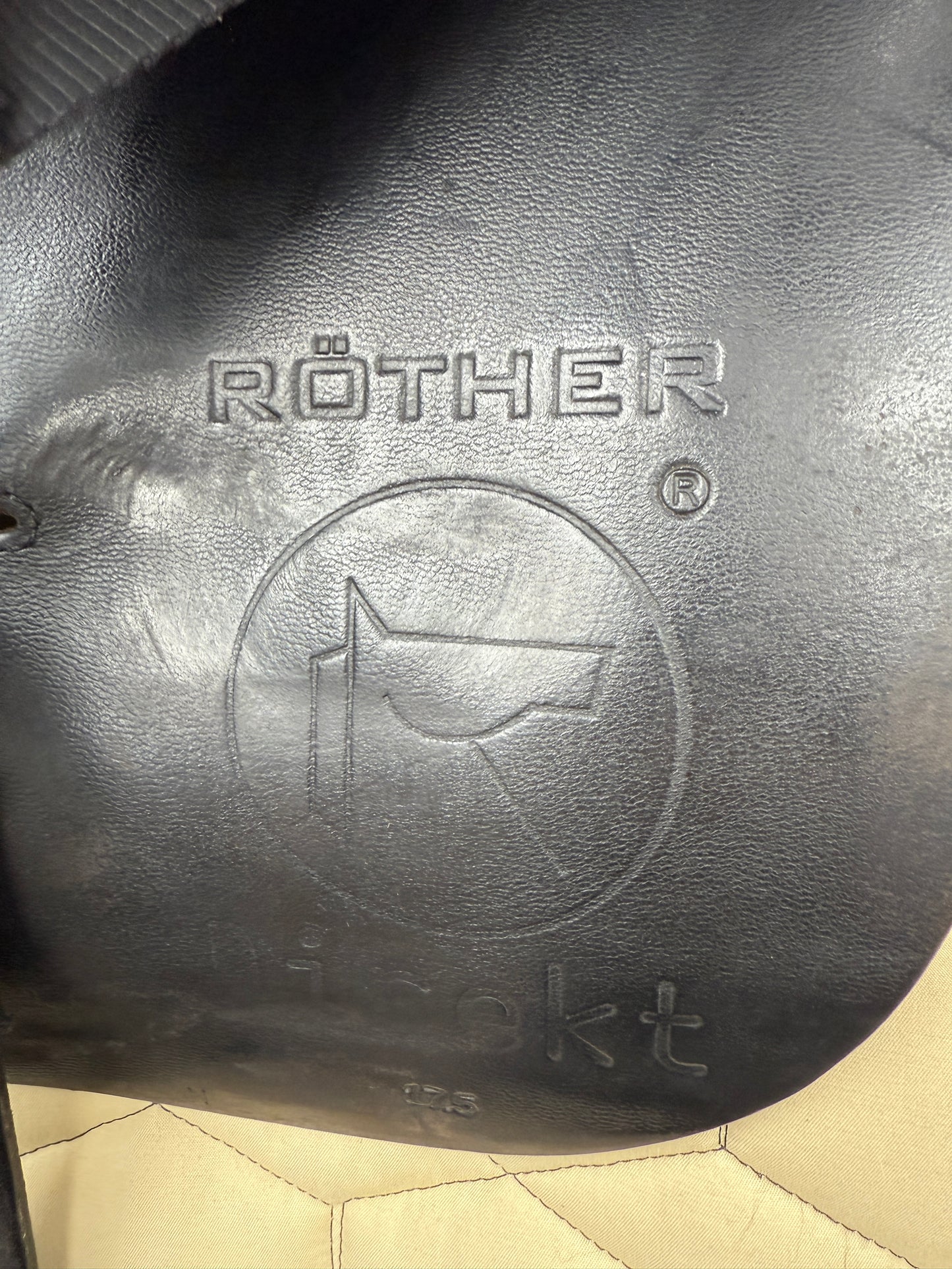 #234 Röther Dressursattel Direkt französische Kissen 17,5 Zoll