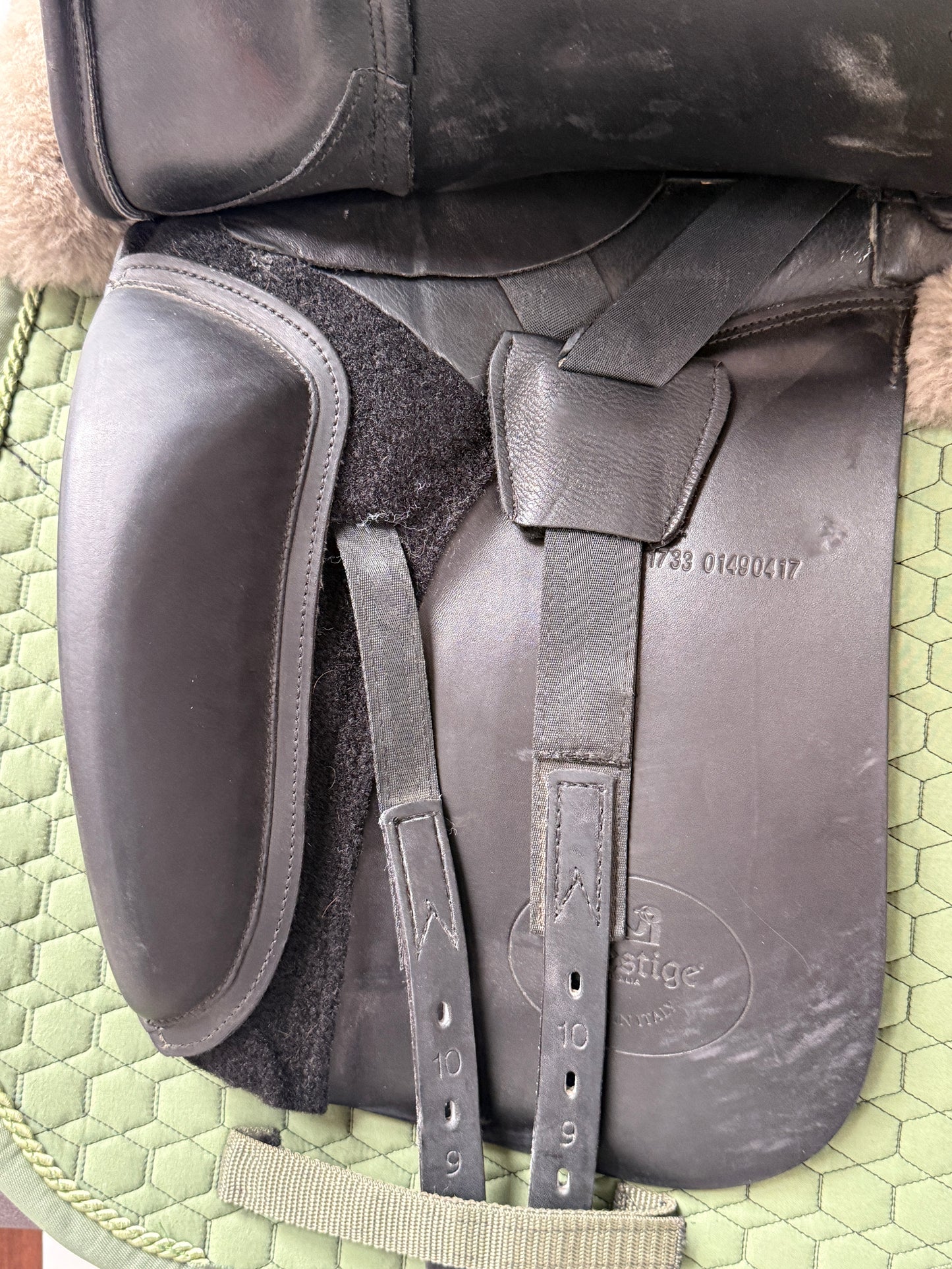 Prestige Modena Dressursattel 17 Zoll 33 mit Klettpauschen
