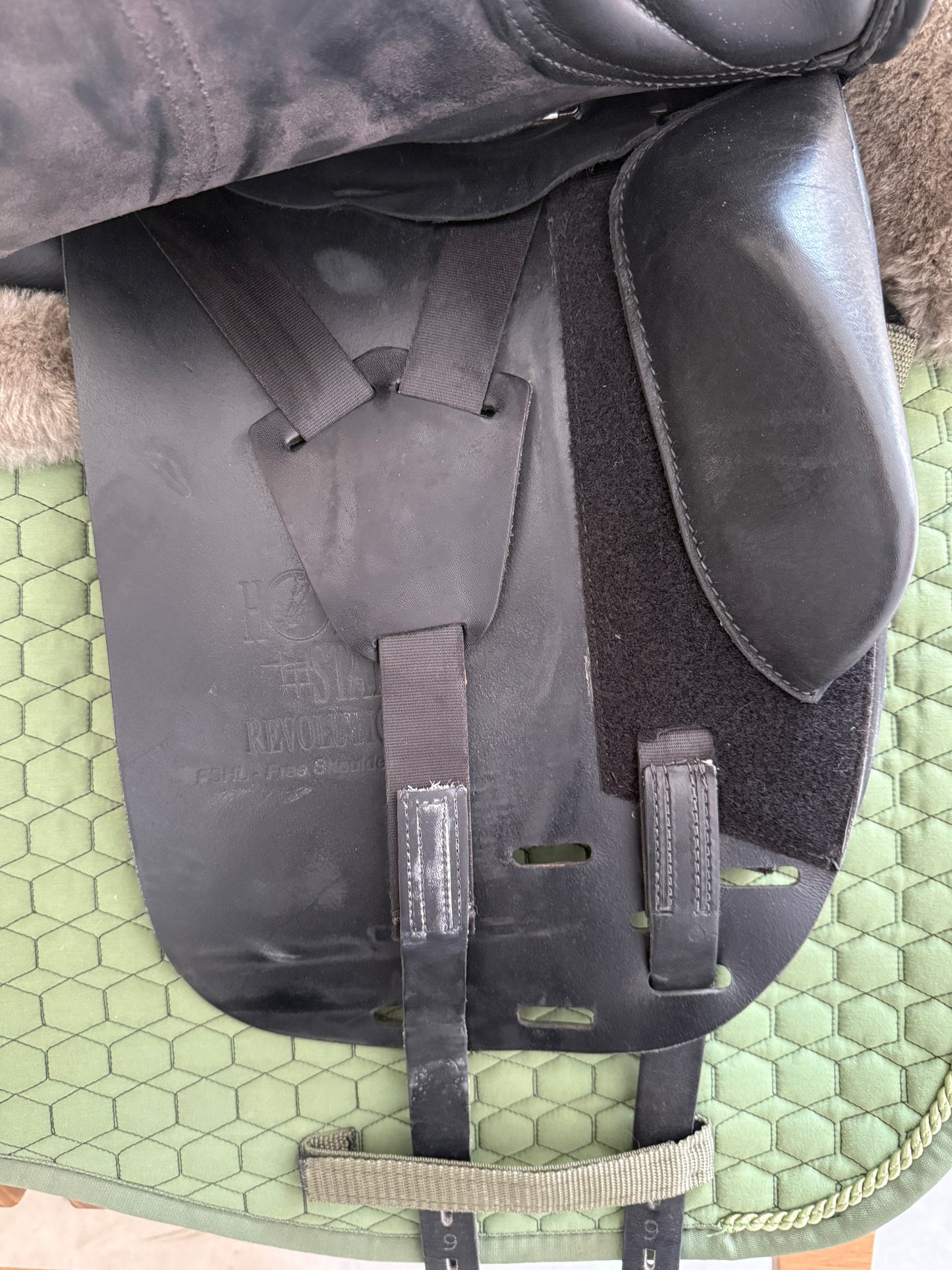 Horse Star Revolution Dressursattel 17,5 Zoll aus 2022