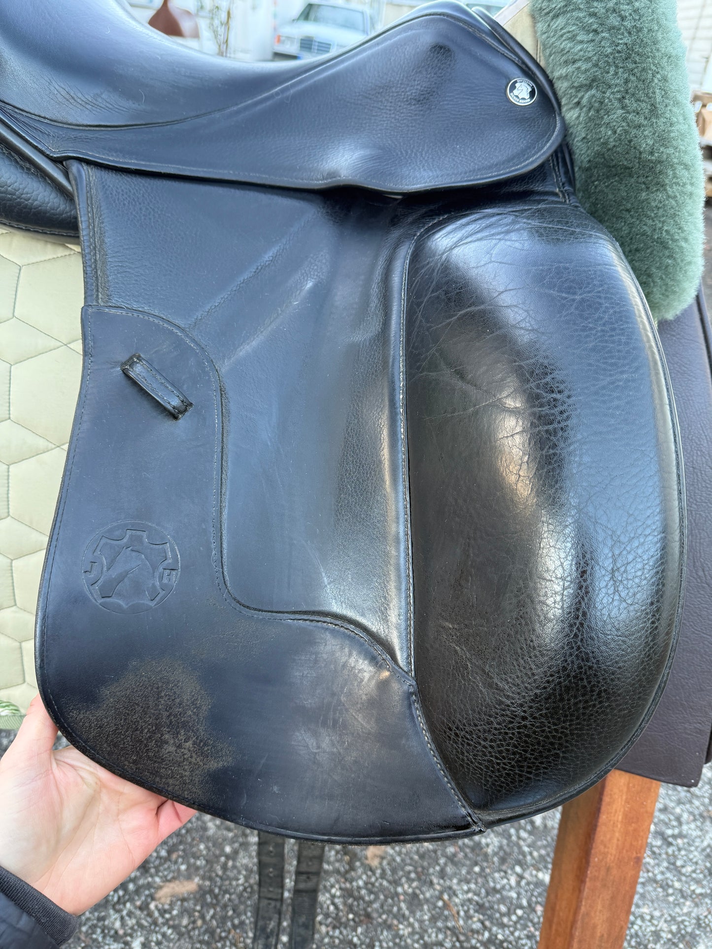 #252 Hennig Dressursattel 17 Zoll Doppelblatt