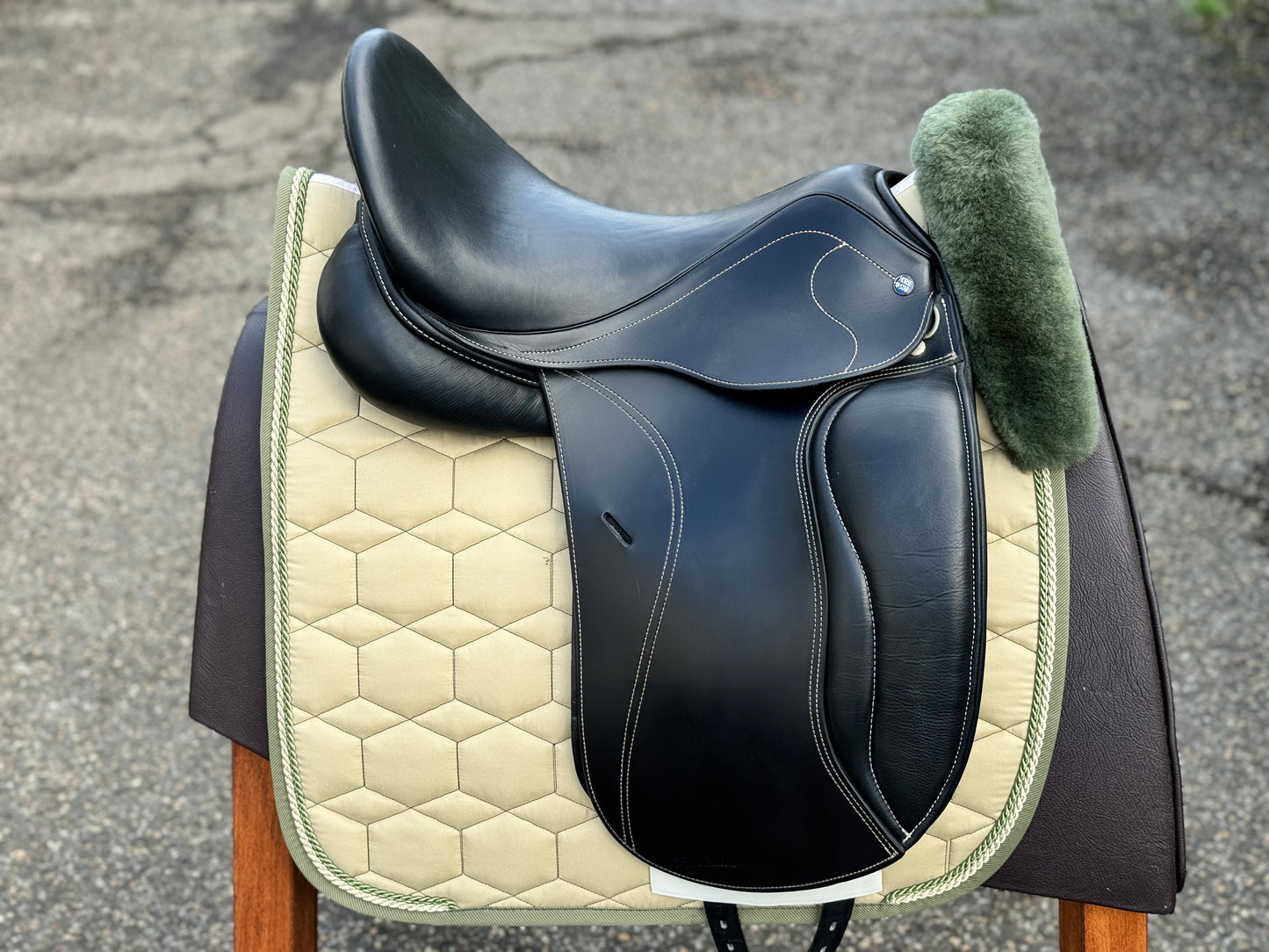 Horse Star Revolution Dressursattel 17 Zoll neuwertig aus 2019