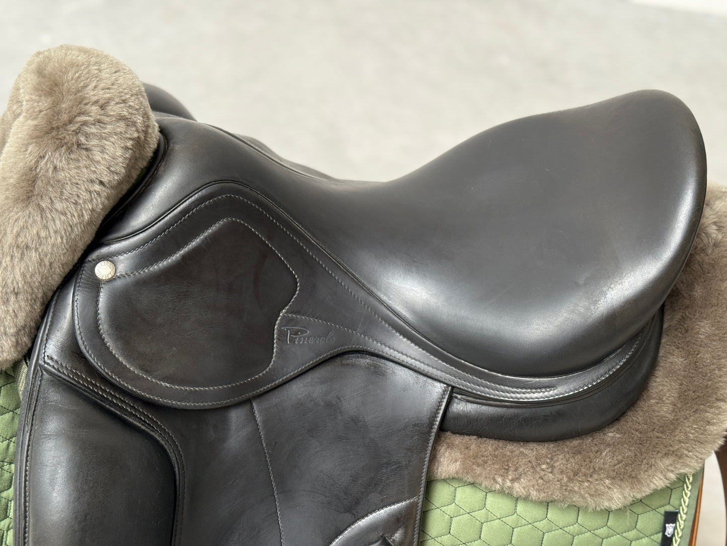 Amerigo Classic Dressage Grip-Leder Pinerolo Dressursattel 17 Zoll M