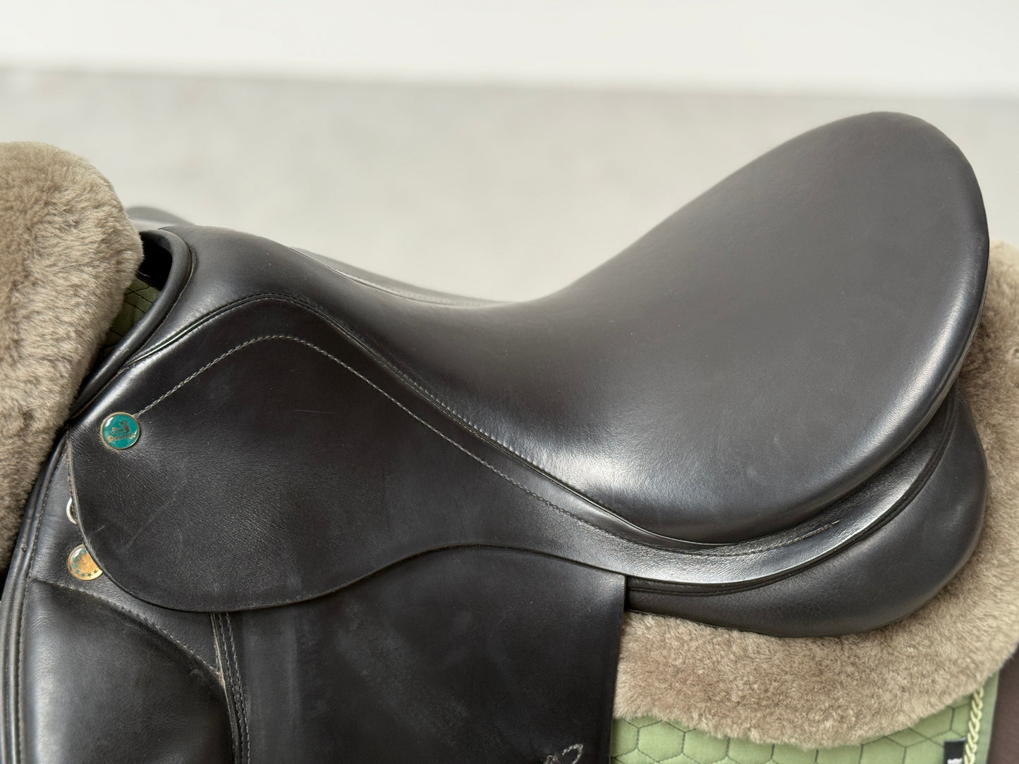 Prestige Modena Dressursattel 17 Zoll 33 mit Klettpauschen