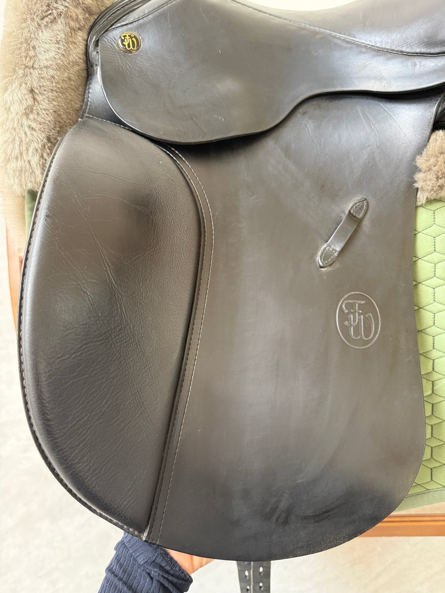 Ferdi Weischenberg Dressursattel Maßsattel von Passier 17,5 Zoll für breite & kurze Pferde