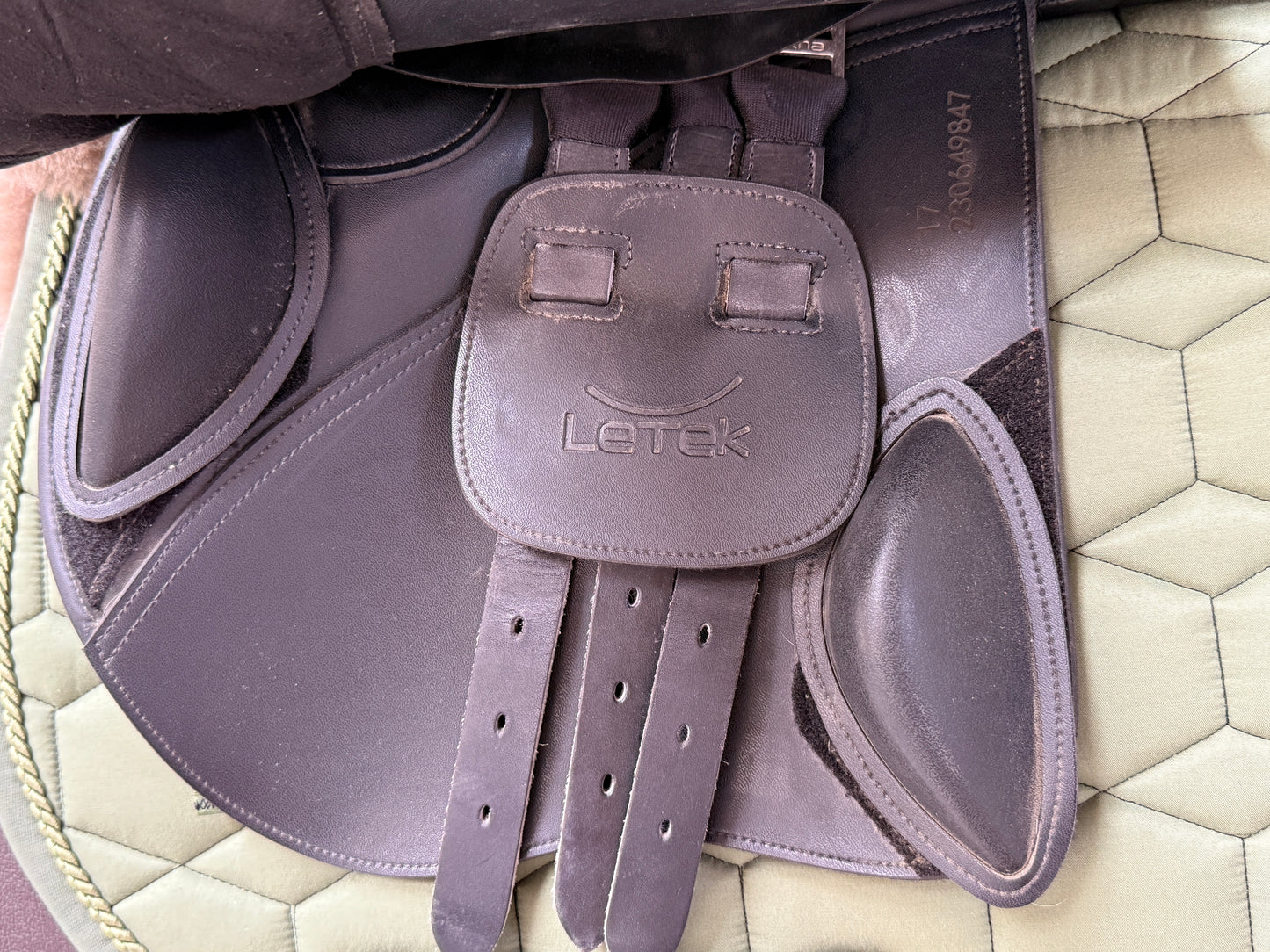 Letek Springsattel 17 Zoll kurz & breit