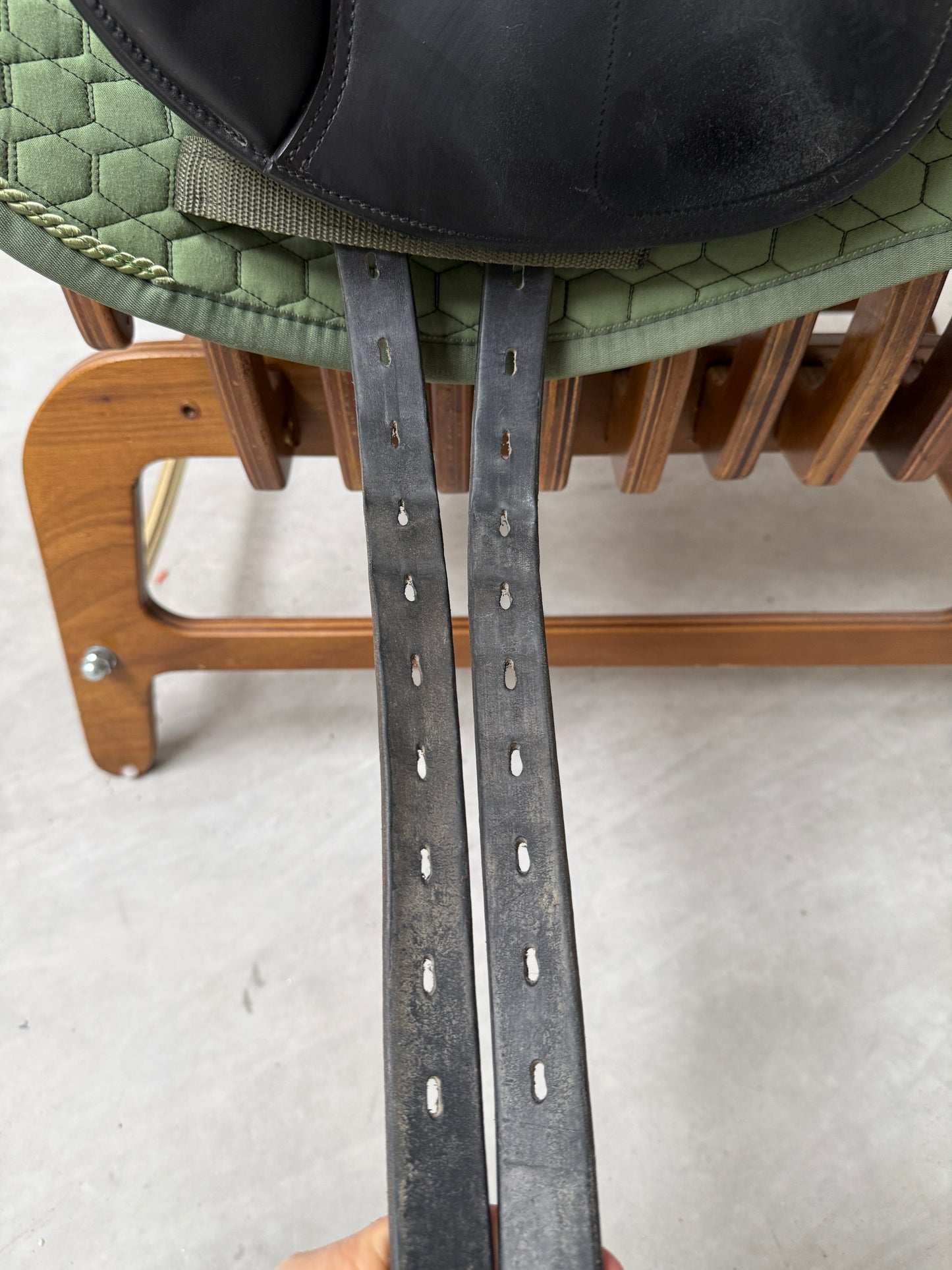 Amerigo Classic Dressage Grip-Leder Pinerolo Dressursattel 17 Zoll M
