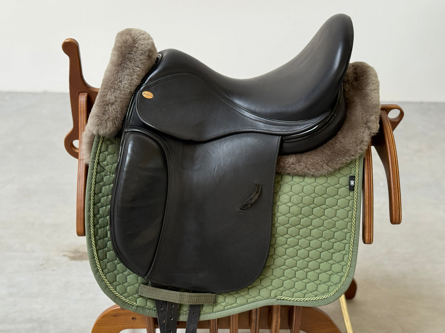 Harry Dabbs Allure Dressursattel 17,5 Zoll wide aus 2024