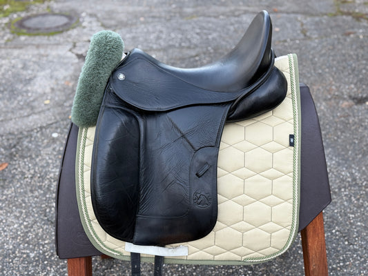 #225 Hennig Dressursattel Monoblatt 17,5 Zoll Klettpauschen