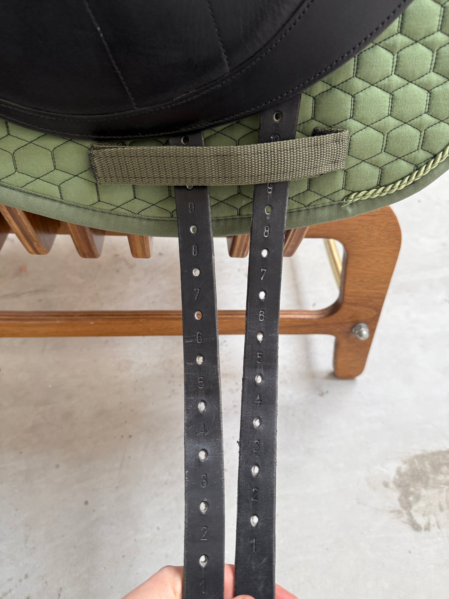 Equiline E9 Dressursattel 17 Zoll Monoblatt - extrem kurz & viel Widerristfreiheit