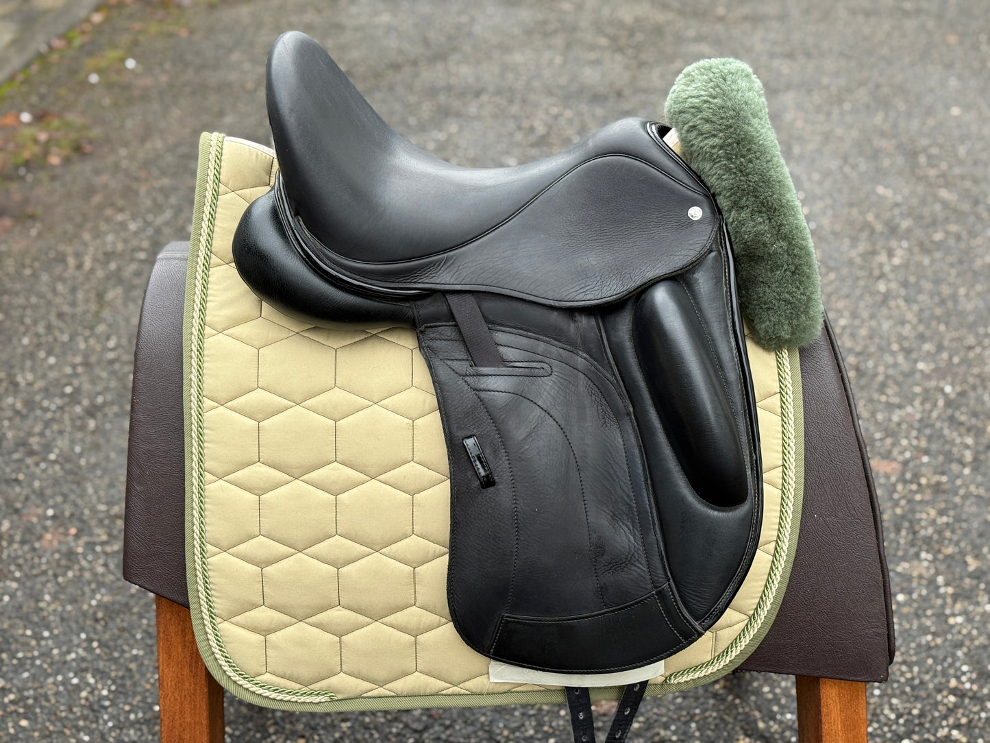 #243 Custom Dressursattel Wolfgang Omni 17 Zoll Monoblatt