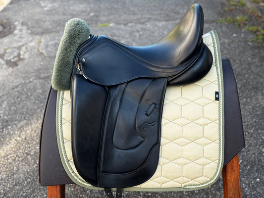 #137 Sankey Just LS Dressage Saddle 18 inch MW black