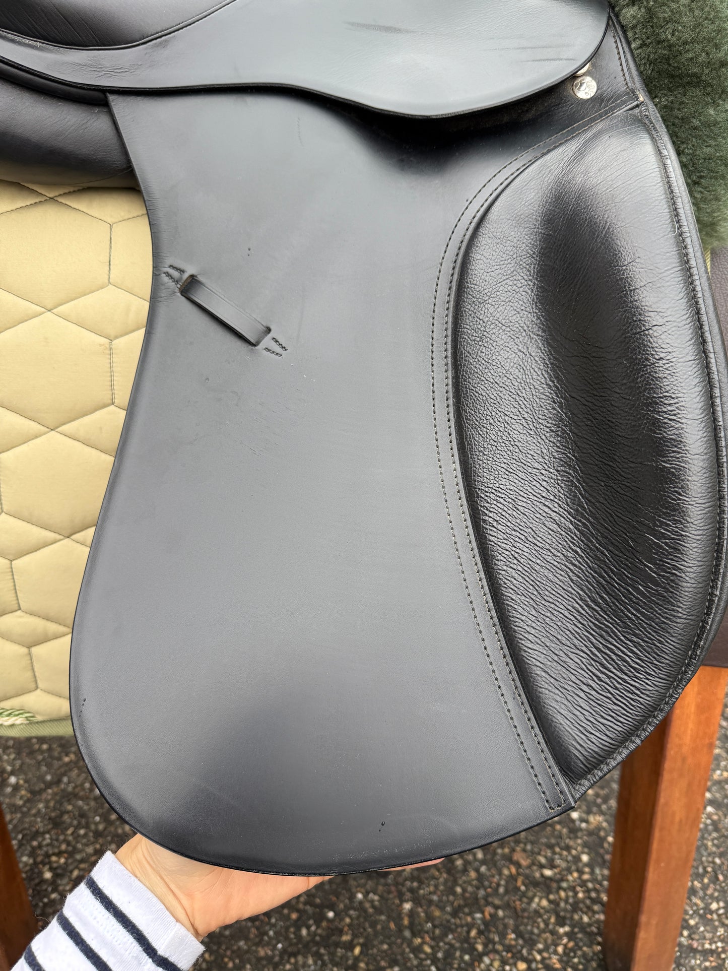 #229 Röösli Classic Pilatus Dressursattel 17,5 Zoll schwarz aus 2023