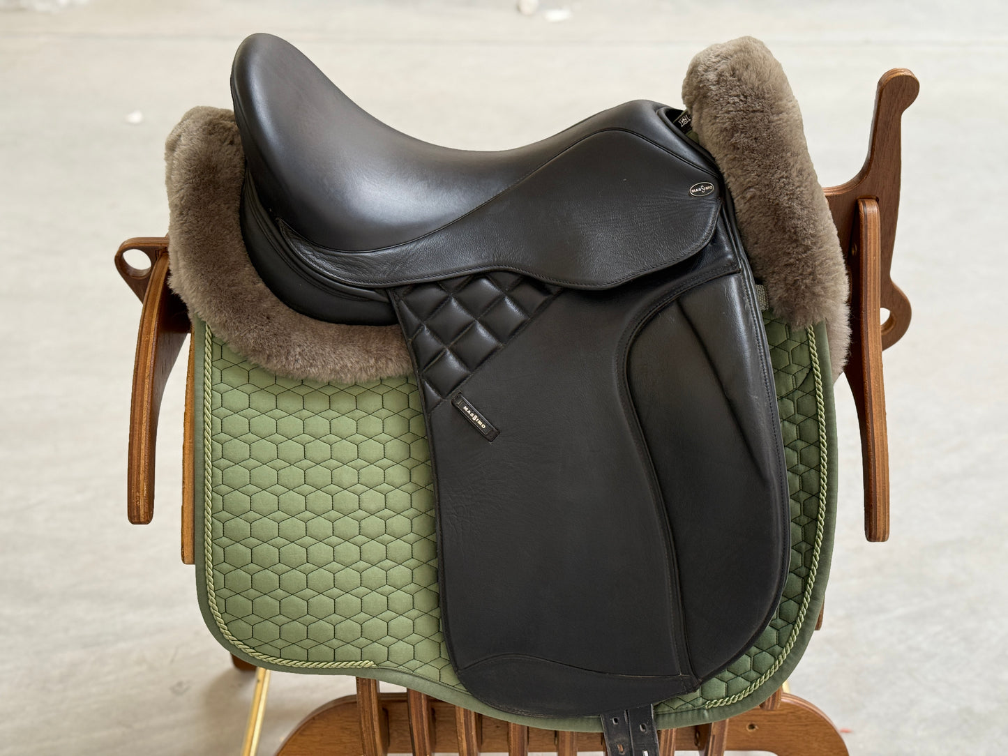 Massimo Saddle UP Dressursattel 17,5 Zoll 34