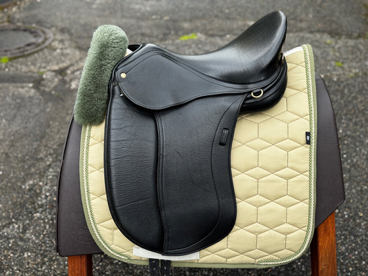 #K131 Schleese Skate dressage saddle 17.5 inch RW SR
