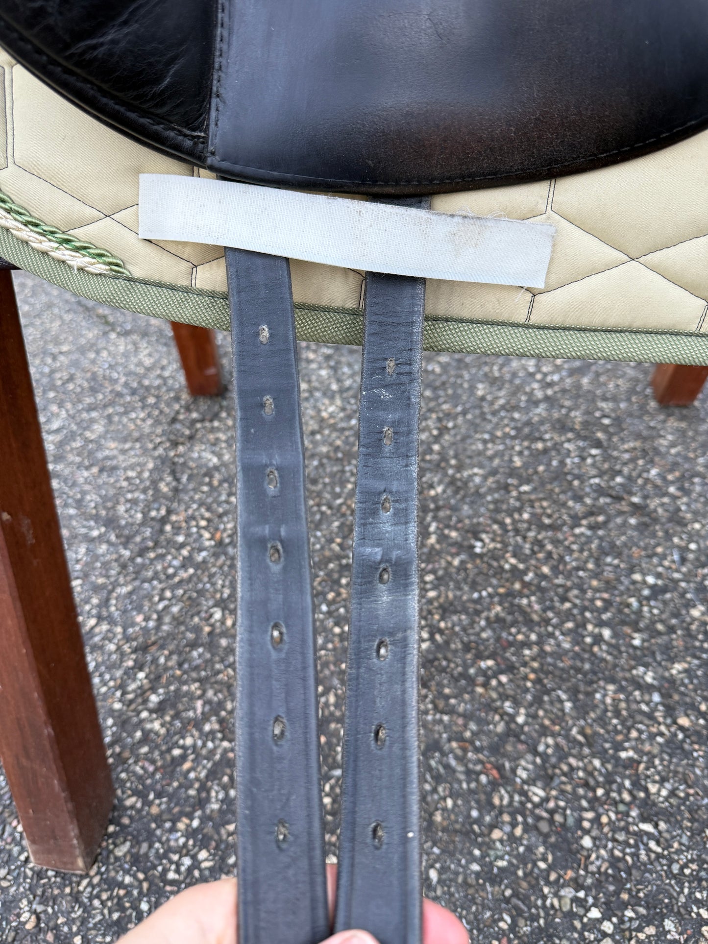 #225 Hennig Dressursattel Monoblatt 17,5 Zoll Klettpauschen