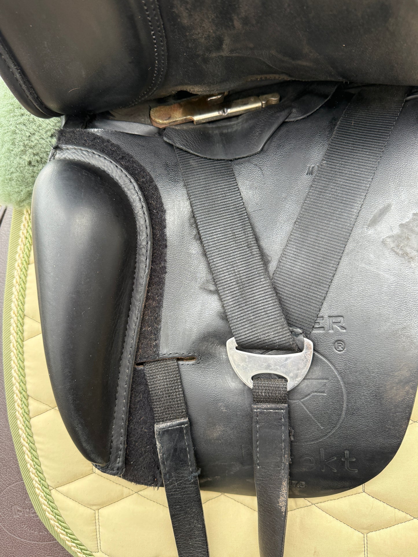 #234 Röther Dressursattel Direkt französische Kissen 17,5 Zoll