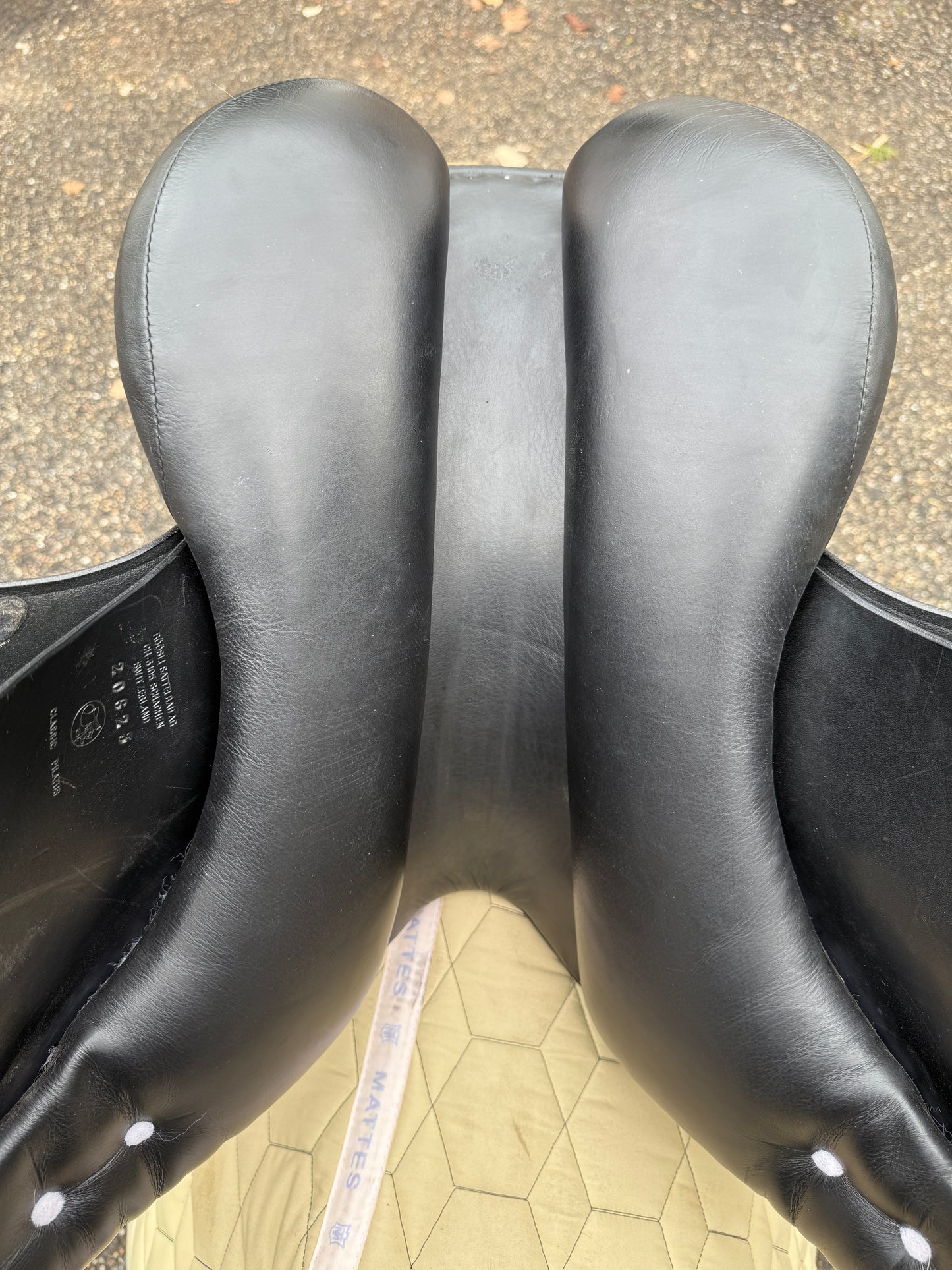 #229 Röösli Classic Pilatus Dressursattel 17,5 Zoll schwarz aus 2023