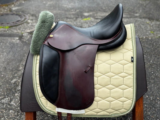 #120 Cobra dressage saddle 17 inch brown-bicolor